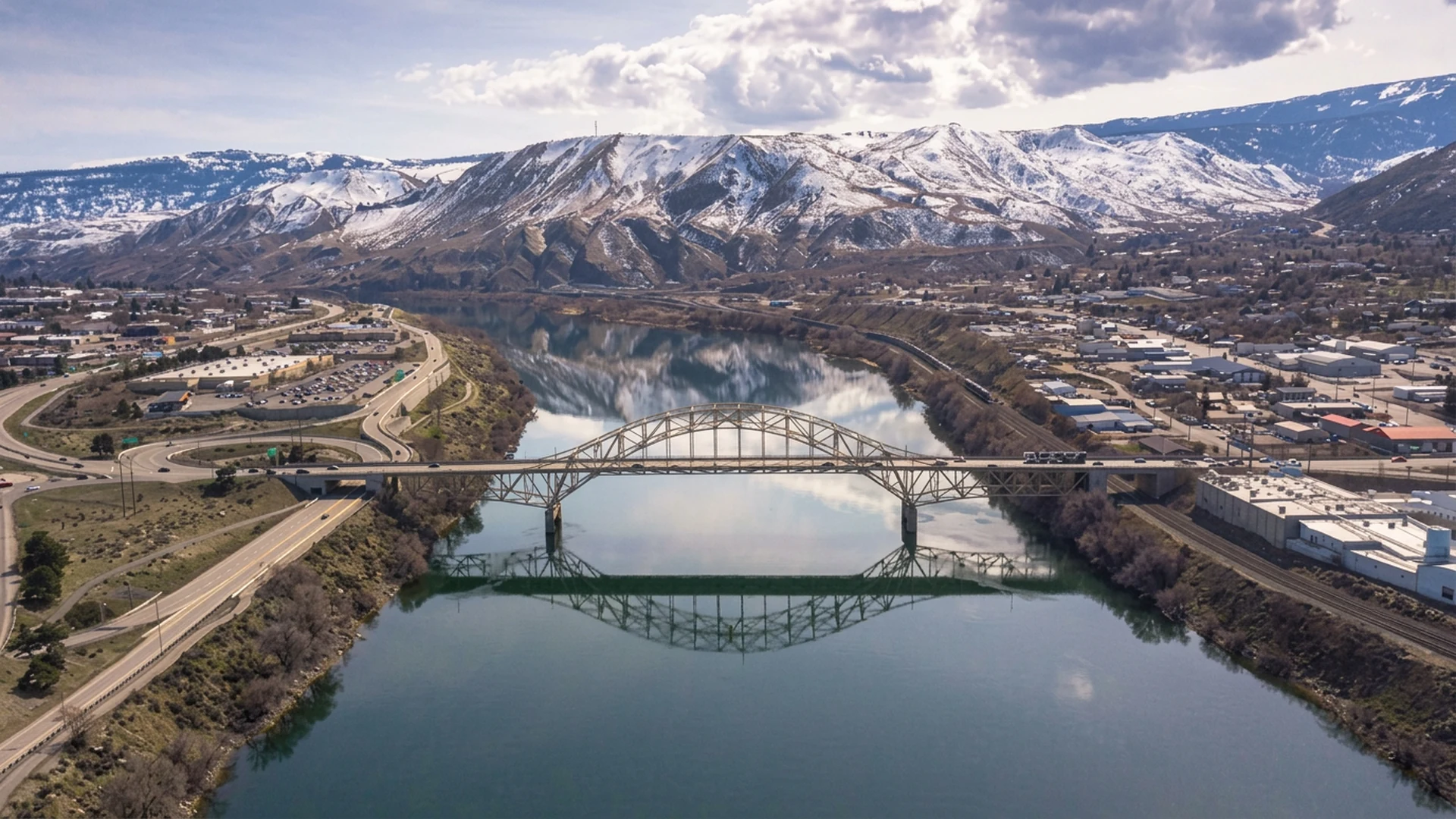 Wenatchee Valley and surrounding mountains